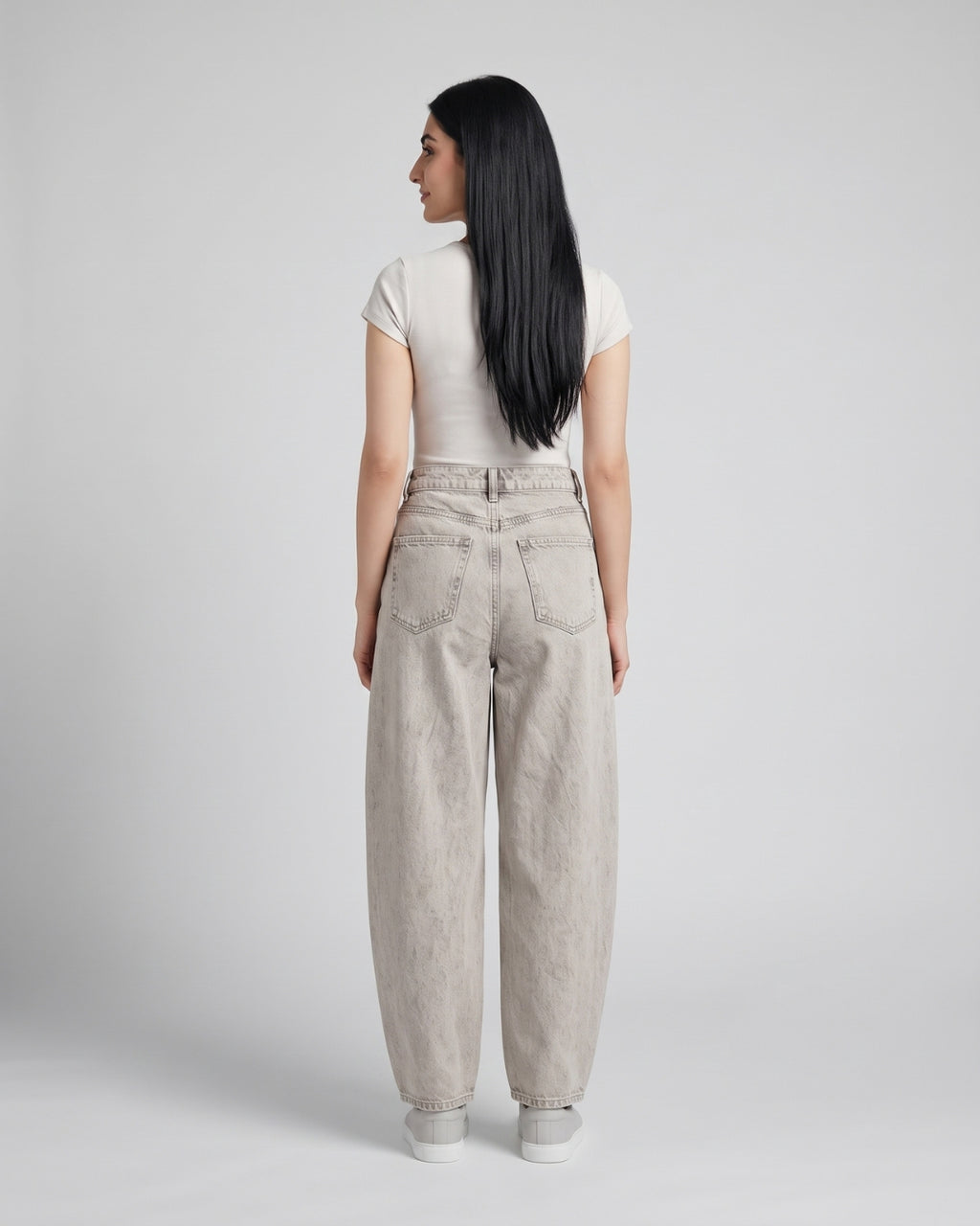 High-Waisted Grey Curved Jeans