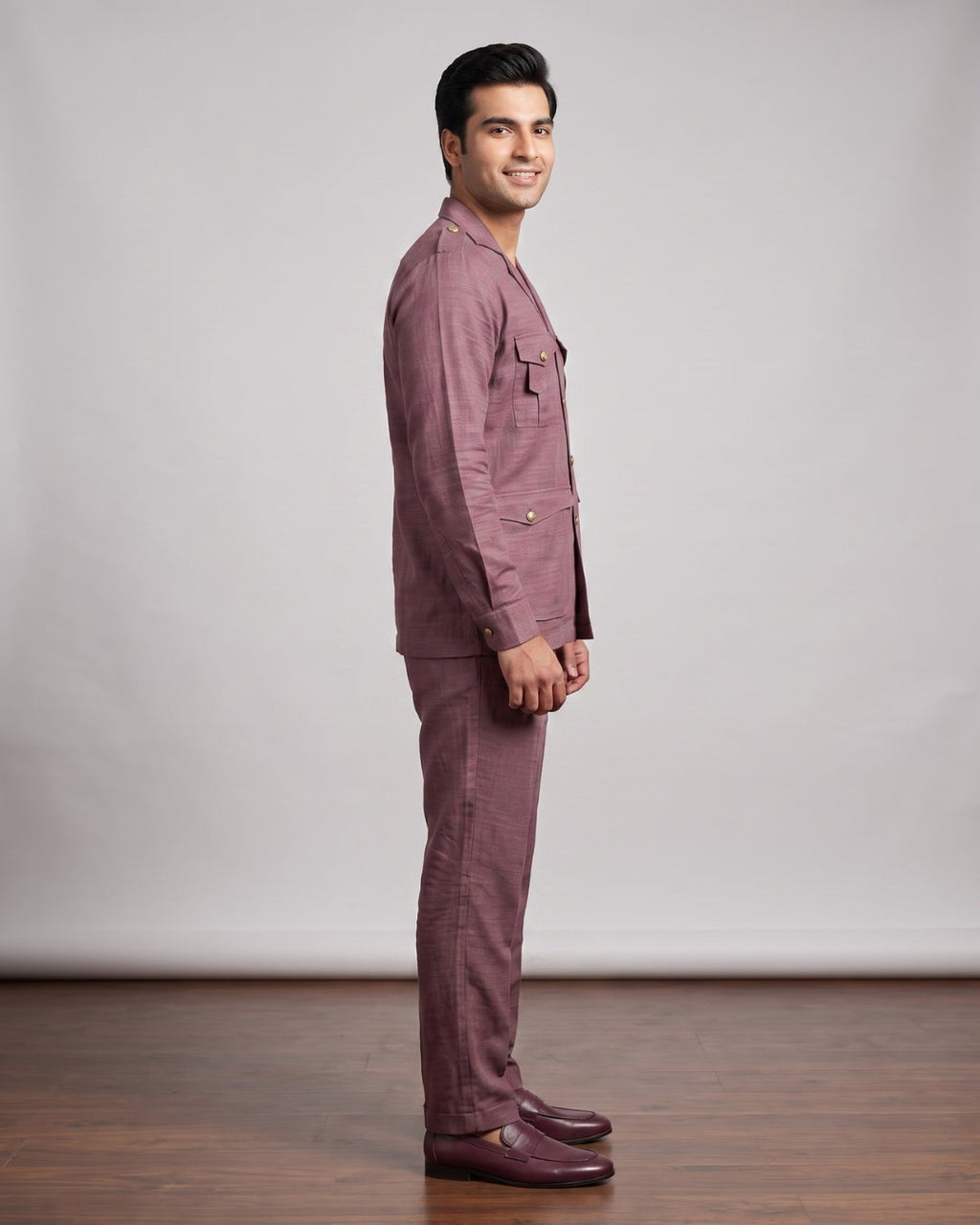 Casual 4-Pocket Suit Ensemble