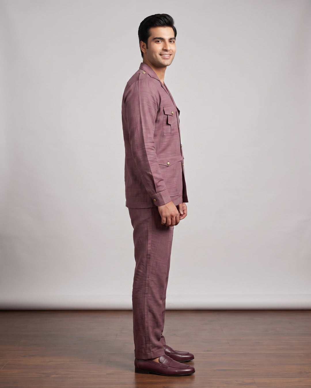 Casual 4-Pocket Suit Ensemble