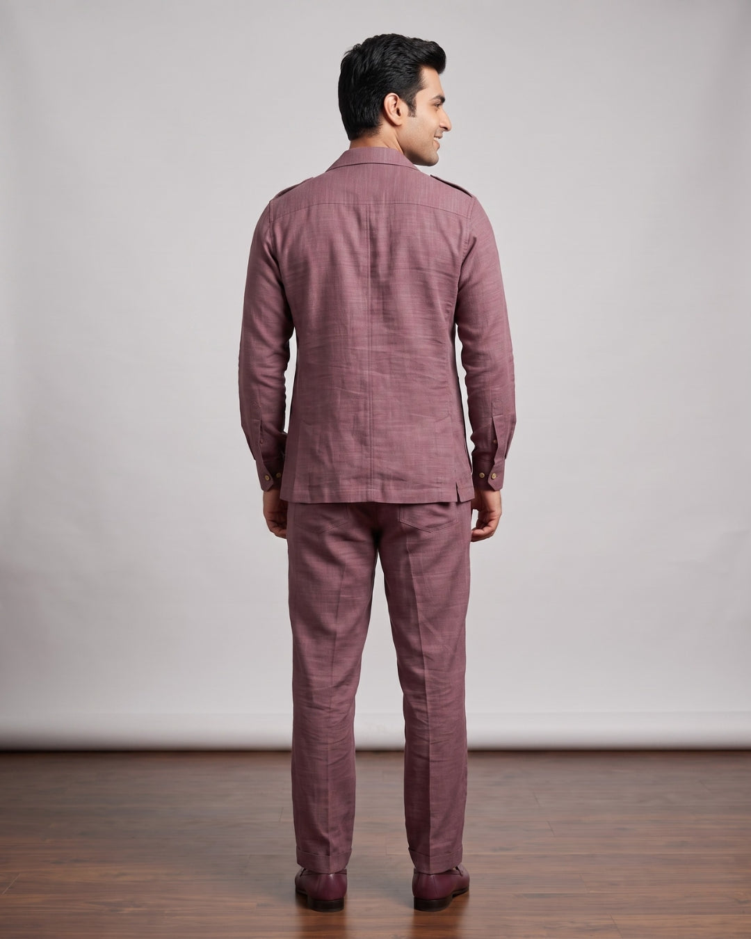 Casual 4-Pocket Suit Ensemble